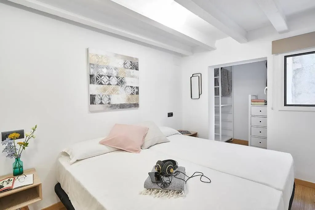 Bebarceloner Eixample Duplex Apartments